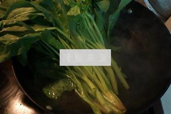 凉拌腰果菠菜的做法步骤2