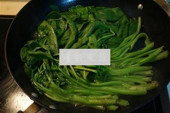 凉拌腰果菠菜的做法步骤3