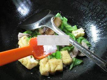里脊肉尖椒炒油豆腐的做法图解8