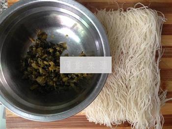 酸菜春笋排骨汤粉的做法步骤2
