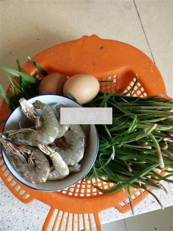 鸡蛋虾仁韭菜水饺的做法步骤1