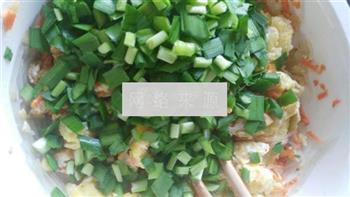 韭菜鸡蛋虾米盒子的做法图解3
