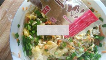 韭菜鸡蛋虾米盒子的做法步骤4