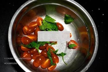 罗勒番茄拌面的做法步骤3