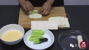 土司黄瓜卷的做法步骤4