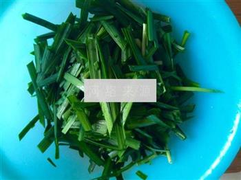绿豆芽韭菜炒木耳的做法图解2