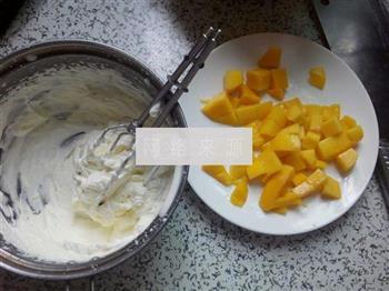 芒果奶油蛋糕卷的做法步骤12