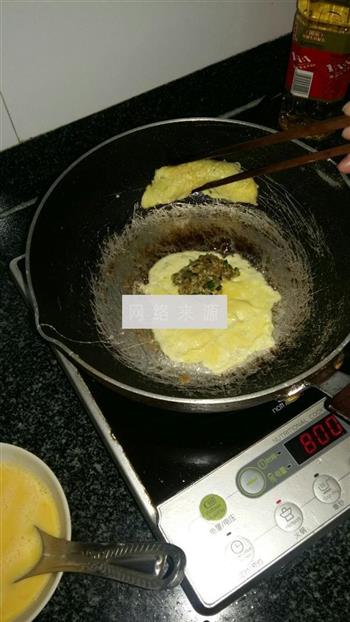 马蹄肉葱鸡蛋卷的做法图解4