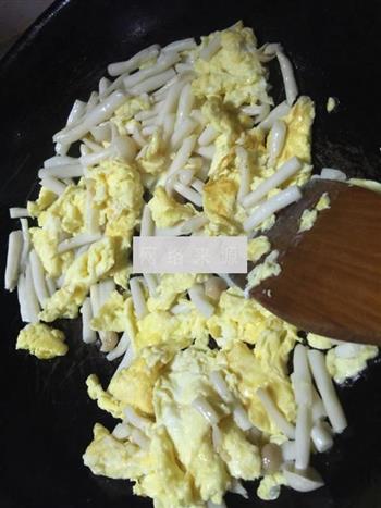 海鲜菇炒鸡蛋的做法步骤6