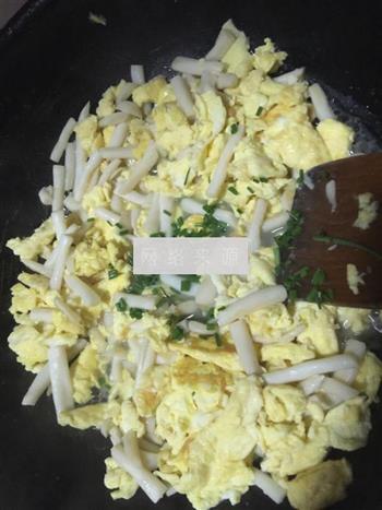 海鲜菇炒鸡蛋的做法图解9