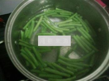 凉拌蒜香豇豆的做法步骤3