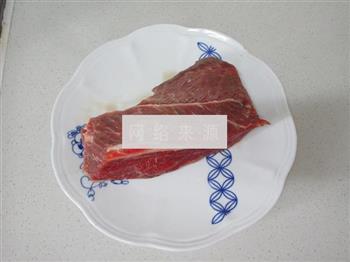 芝麻牙签牛肉的做法图解1