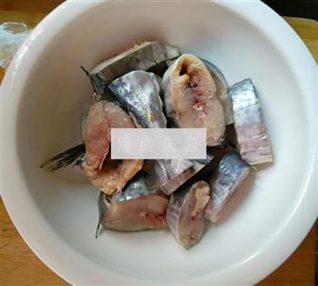 五香熏鲅鱼的做法步骤2