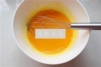 芒果奶油蛋糕卷的做法步骤3