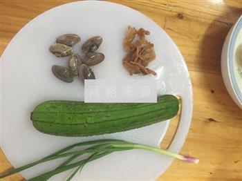 丝瓜花甲疙瘩汤的做法步骤1
