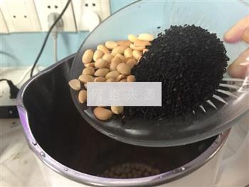 黑芝麻花生豆浆的做法步骤4