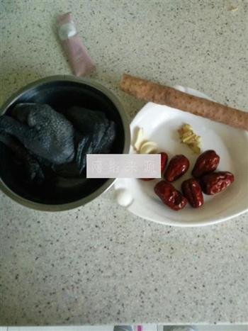 红枣山药乌鸡汤的做法步骤1