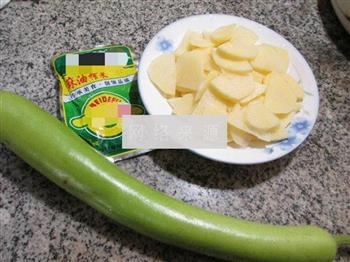 榨菜丝长瓜煮土豆的做法步骤1