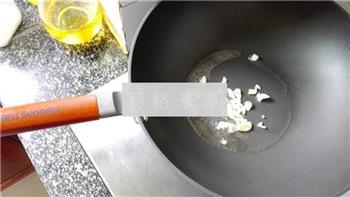 家常菜之木耳炒白菜的做法步骤3