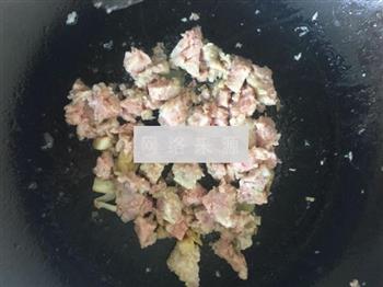豌豆肉酱面的做法步骤2