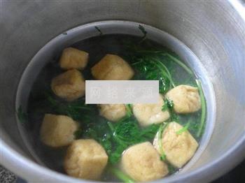 茼蒿油豆腐龙骨汤的做法图解10