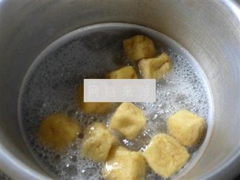 茼蒿油豆腐龙骨汤的做法步骤6