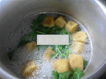 茼蒿油豆腐龙骨汤的做法图解7