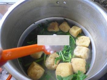 茼蒿油豆腐龙骨汤的做法图解8