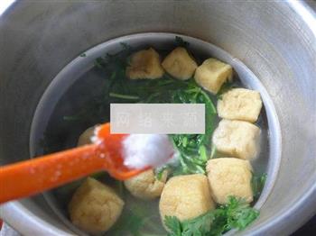 茼蒿油豆腐龙骨汤的做法图解9