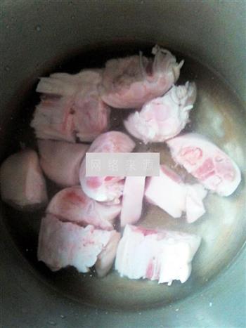 焖烧花生米猪蹄煲的做法步骤2
