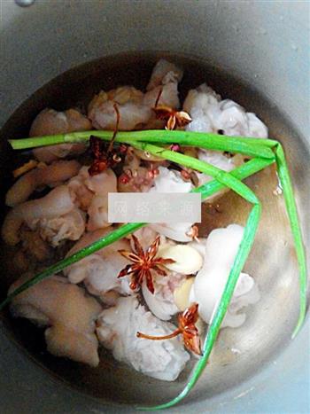 焖烧花生米猪蹄煲的做法步骤3