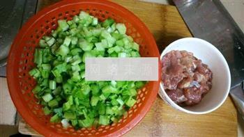 春菜瘦肉汤的做法图解3