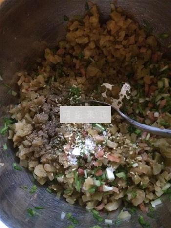 培根榨菜葱油饼的做法步骤8
