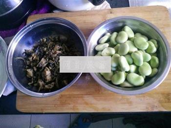 雪菜炒蚕豆的做法步骤2