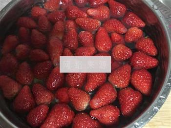 草莓冰沙的做法步骤2