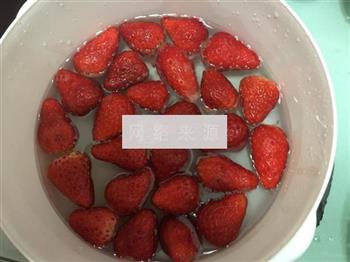 草莓冰沙的做法步骤5