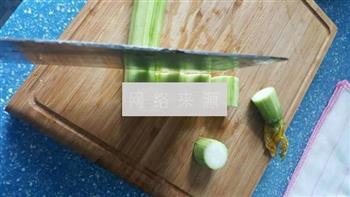 基围虾酿丝瓜的做法步骤1