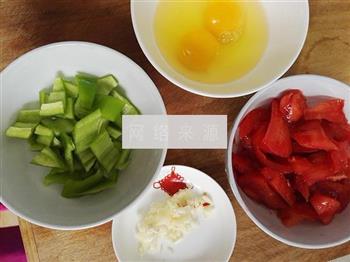 西红柿炒鸡蛋的做法步骤2