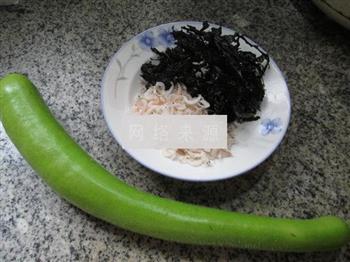 紫菜虾皮煮长瓜的做法步骤1