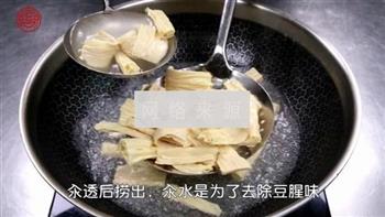 腊肉水煮腐竹的做法图解3