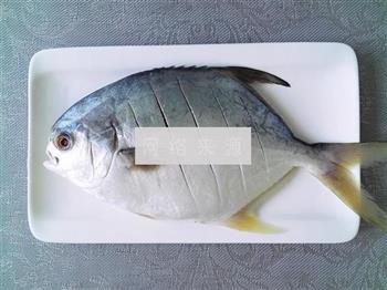 红烧金鲳鱼的做法步骤1