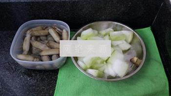 冬瓜海鲜汤的做法步骤1