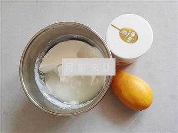芒果蜂蜜酸奶的做法步骤1