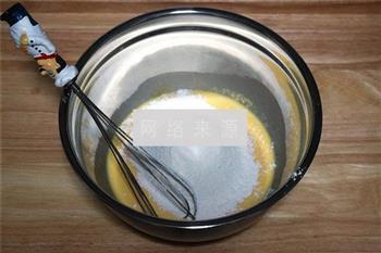 小黄鸭淡酸奶蛋糕的做法步骤2
