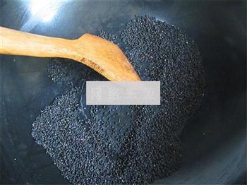芝麻花生香浓豆浆的做法步骤3