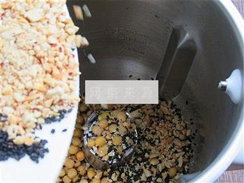 芝麻花生香浓豆浆的做法图解7