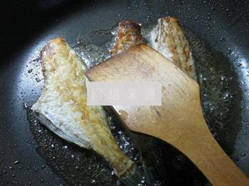 香葱烧橡皮鱼的做法步骤2