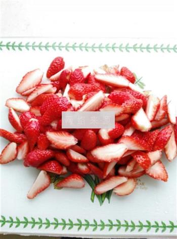 草莓颗粒果酱的做法步骤1