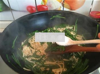 豆皮韭菜炒肉丝的做法步骤11