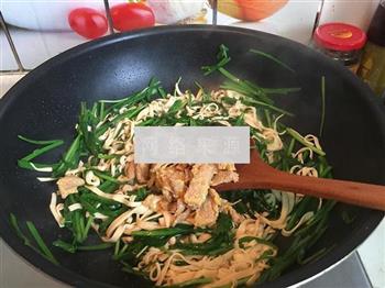 豆皮韭菜炒肉丝的做法步骤13